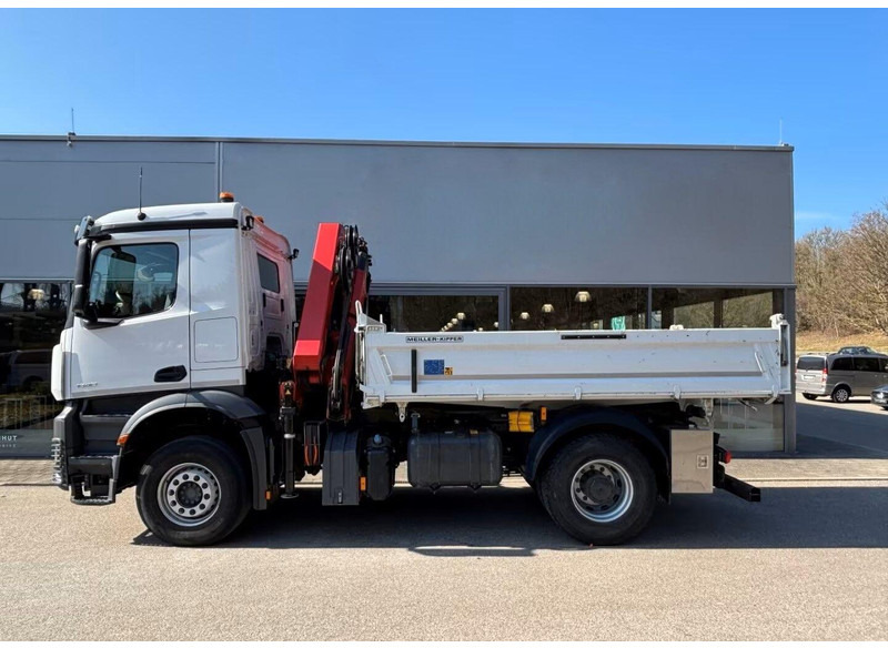Caminhão basculante, Caminhão grua Mercedes-Benz Arocs 1840 - 3 way tipper truck + crane: foto 6