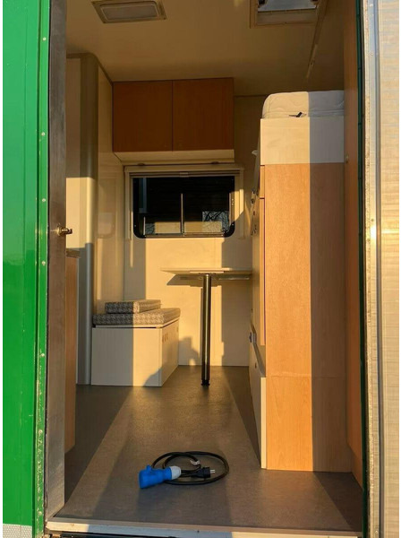 Caminhão para transporte de cavalos Mercedes-Benz Atego 1018 - Horse transporter: foto 9