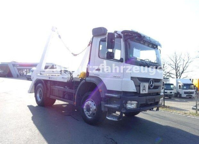 Mercedes-Benz Axor 1833 - Caminhão multibenne: foto 4 Mercedes-Benz Axor 1833 - Caminhão multibenne: foto 4