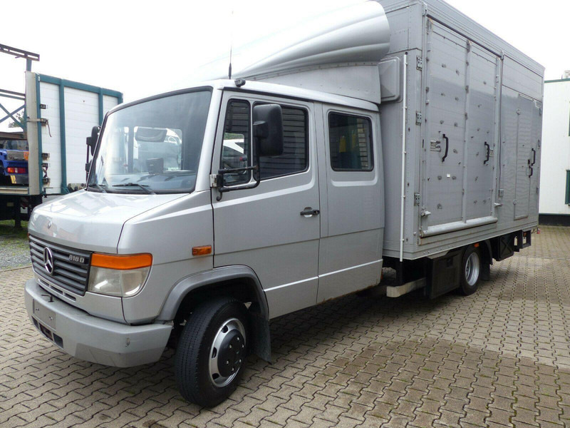 Mercedes-Benz Vario 818 Doka horse transporter + Tail lift - Caminhão para transporte de cavalos: foto 1 Mercedes-Benz Vario 818 Doka horse transporter + Tail lift - Caminhão para transporte de cavalos: foto 1