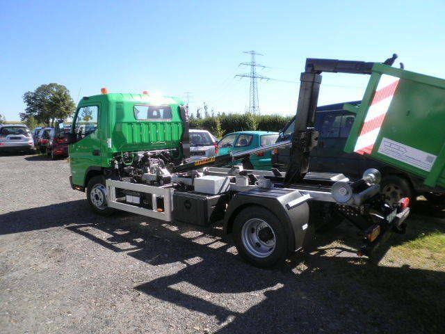 Mitsubishi Fuso Canter 7C15 - Caminhão polibenne: foto 3 Mitsubishi Fuso Canter 7C15 - Caminhão polibenne: foto 3