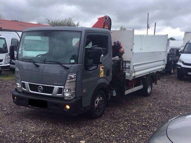 Nissan NT400 - Tipper+crane - Caminhão basculante, Caminhão grua: foto 1 Nissan NT400 - Tipper+crane - Caminhão basculante, Caminhão grua: foto 1