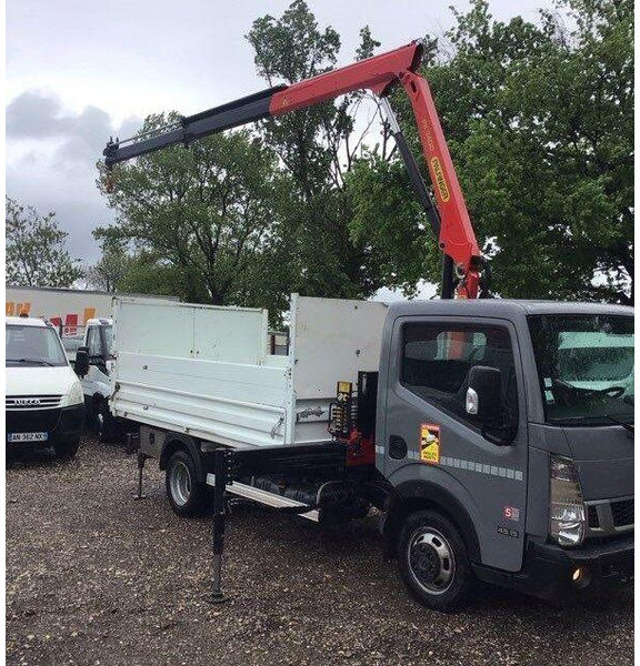 Nissan NT400 - Tipper+crane - Caminhão basculante, Caminhão grua: foto 2 Nissan NT400 - Tipper+crane - Caminhão basculante, Caminhão grua: foto 2