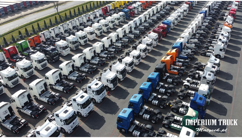 Renault D16 210 / 4x2 / KONTENER / 8.5M / WINDA DHOLLANDIA / EURO 6 - Caminhão furgão: foto 4 Renault D16 210 / 4x2 / KONTENER / 8.5M / WINDA DHOLLANDIA / EURO 6 - Caminhão furgão: foto 4