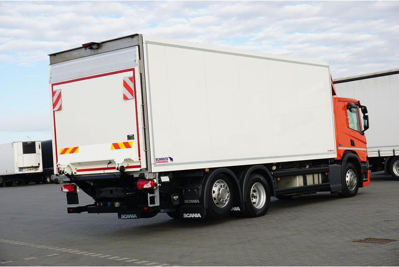 Scania P 410 / E 6 / CHŁODNIA + WINDA / 18 PALET / RETARDER / OŚ SKRĘTN - Caminhão frigorífico: foto 5 Scania P 410 / E 6 / CHŁODNIA + WINDA / 18 PALET / RETARDER / OŚ SKRĘTN - Caminhão frigorífico: foto 5