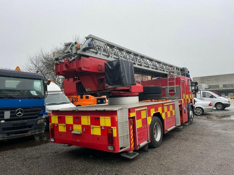 Scania P94-300 Emelőkosaras 33m - Caminhão com plataforma aérea: foto 3 Scania P94-300 Emelőkosaras 33m - Caminhão com plataforma aérea: foto 3