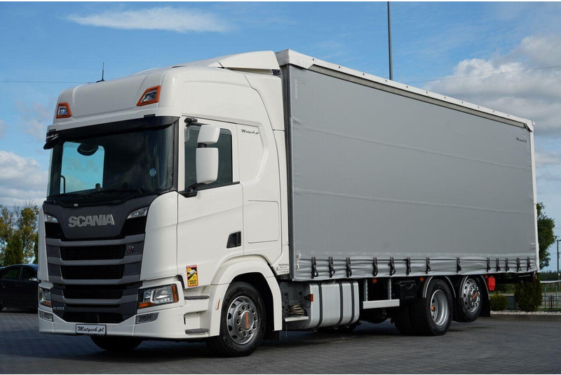 Scania R 450 / MEGA / 6x2 / FIRANKA - 8,2 m / SOLÓWKA / OŚ PODNOSZONA / - Caminhão com lona: foto 1 Scania R 450 / MEGA / 6x2 / FIRANKA - 8,2 m / SOLÓWKA / OŚ PODNOSZONA / - Caminhão com lona: foto 1