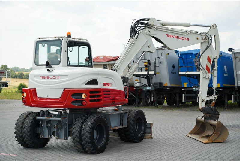 Takeuchi TB 295 W / KOPARKA KOŁOWA / 2016 ROK / PO KONTRAKCIE SERWISOWYM - Escavadeira de rodas: foto 4 Takeuchi TB 295 W / KOPARKA KOŁOWA / 2016 ROK / PO KONTRAKCIE SERWISOWYM - Escavadeira de rodas: foto 4