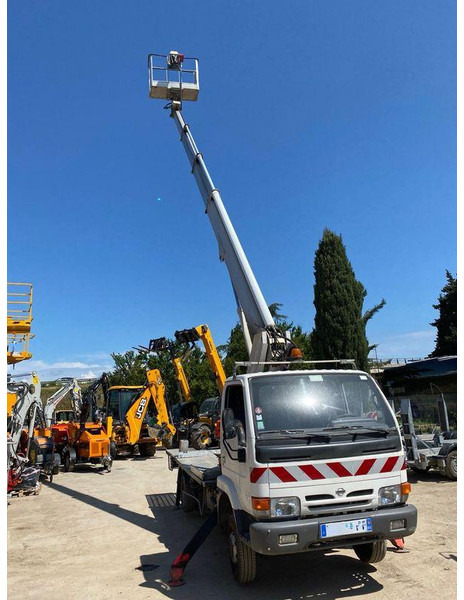 Nissan Cabstar Lifting basket 22 m - Veículo comercial: foto 1 Nissan Cabstar Lifting basket 22 m - Veículo comercial: foto 1
