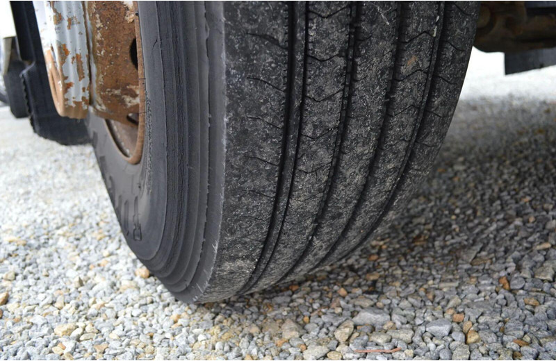 Volvo FE 18.320 FLATBED CRANE - Camião de caixa aberta/ Plataforma, Caminhão grua: foto 4 Volvo FE 18.320 FLATBED CRANE - Camião de caixa aberta/ Plataforma, Caminhão grua: foto 4