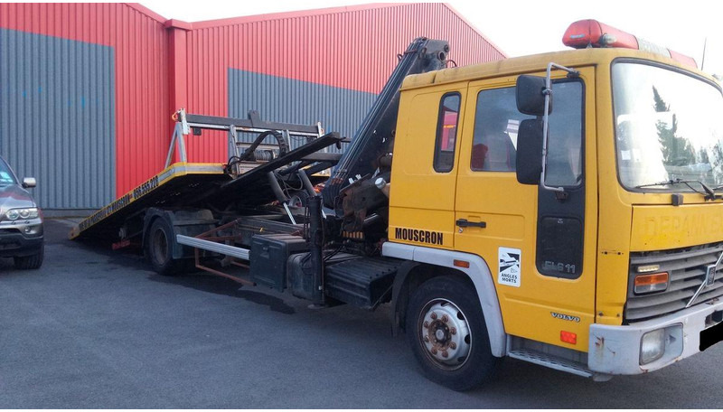 Volvo FL611 Car transporter + crane Hiab 071 - Caminhão transporte de veículos: foto 2 Volvo FL611 Car transporter + crane Hiab 071 - Caminhão transporte de veículos: foto 2