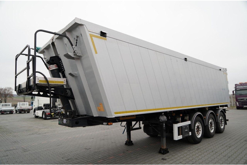 Wielton WYWROTKA / 41 M3 / ALUMINIOWA / 2x OŚ PODNOSZONA / OSIE SAF / A - Semireboque basculante: foto 2 Wielton WYWROTKA / 41 M3 / ALUMINIOWA / 2x OŚ PODNOSZONA / OSIE SAF / A - Semireboque basculante: foto 2