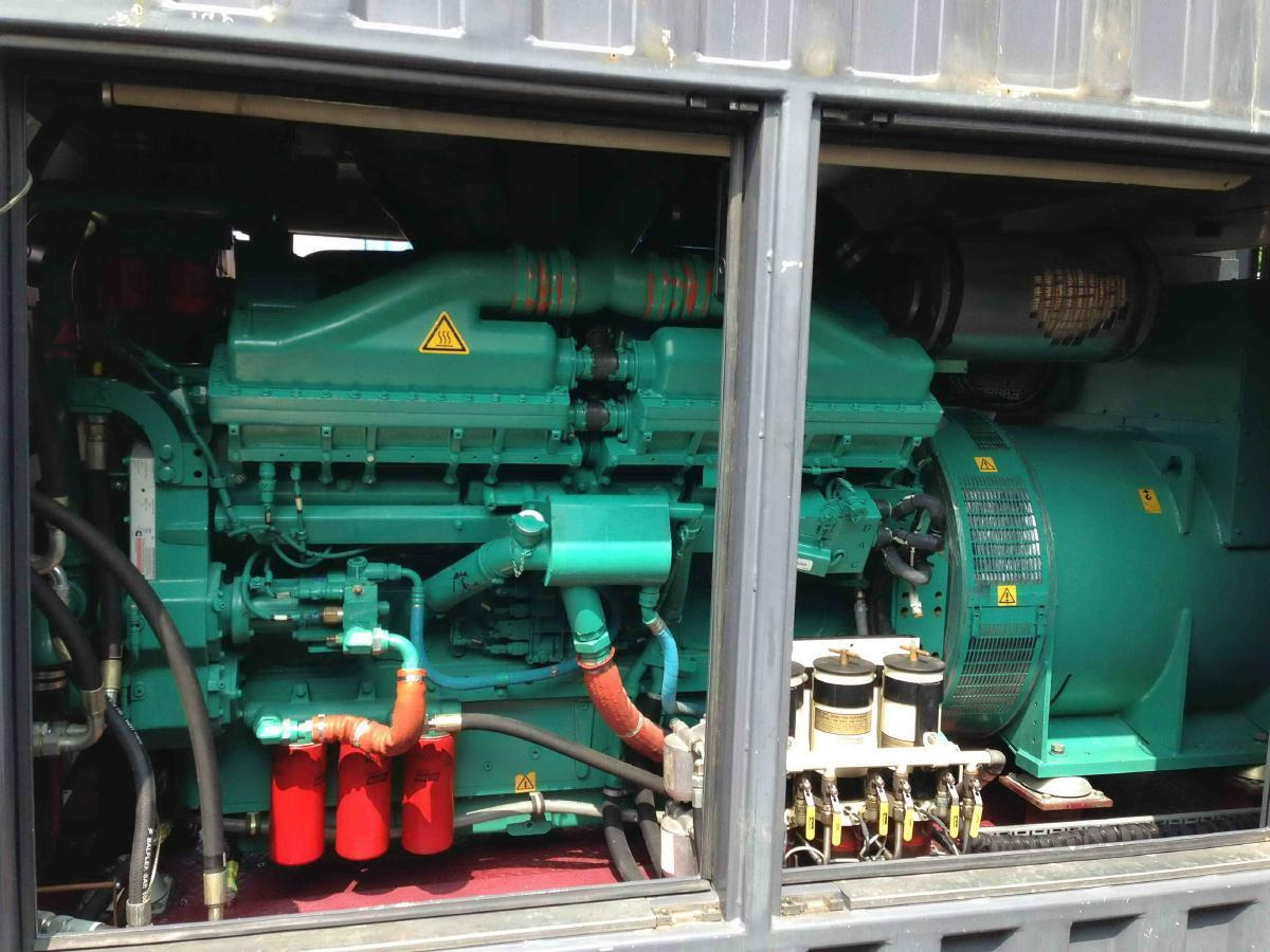 Cummins Generator 1250 KVA QSK45-G4 Engine Super silent Silent - Gerador elétrico: foto 3 Cummins Generator 1250 KVA QSK45-G4 Engine Super silent Silent - Gerador elétrico: foto 3
