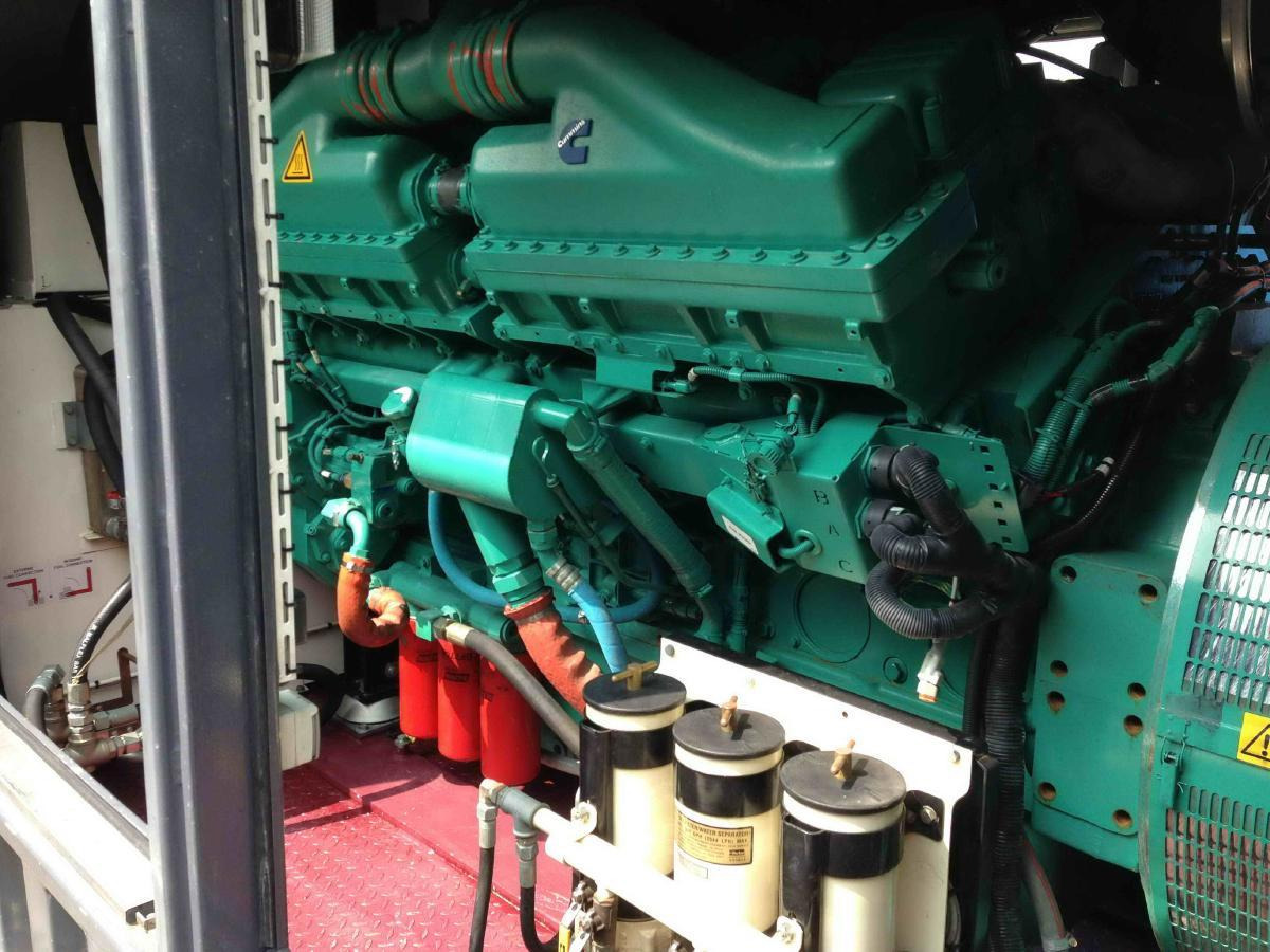 Cummins Generator 1250 KVA QSK45-G4 Engine Super silent Silent - Gerador elétrico: foto 4 Cummins Generator 1250 KVA QSK45-G4 Engine Super silent Silent - Gerador elétrico: foto 4