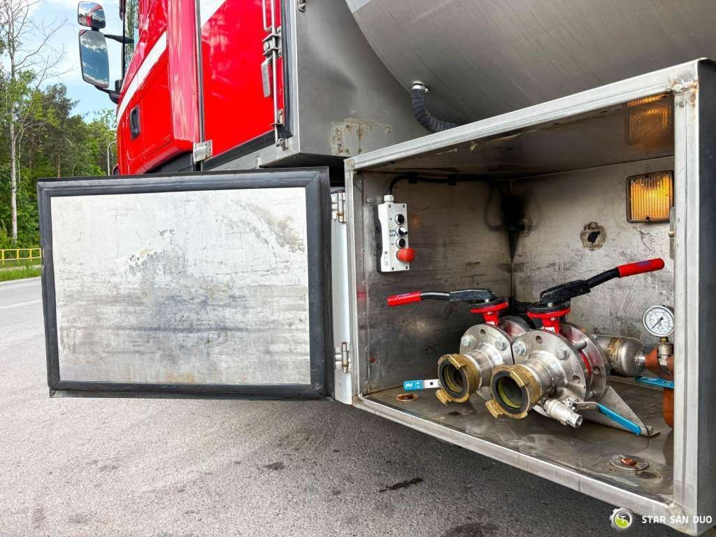 Scania D 320 FIRE BRIGADE Tank 12,000 Litres - Caminhão: foto 2 Scania D 320 FIRE BRIGADE Tank 12,000 Litres - Caminhão: foto 2