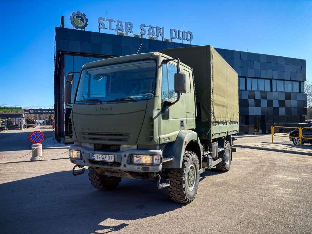 Iveco EUROCARGO 4x4 Offroad Camper Winde - Caminhão com lona: foto 1 Iveco EUROCARGO 4x4 Offroad Camper Winde - Caminhão com lona: foto 1