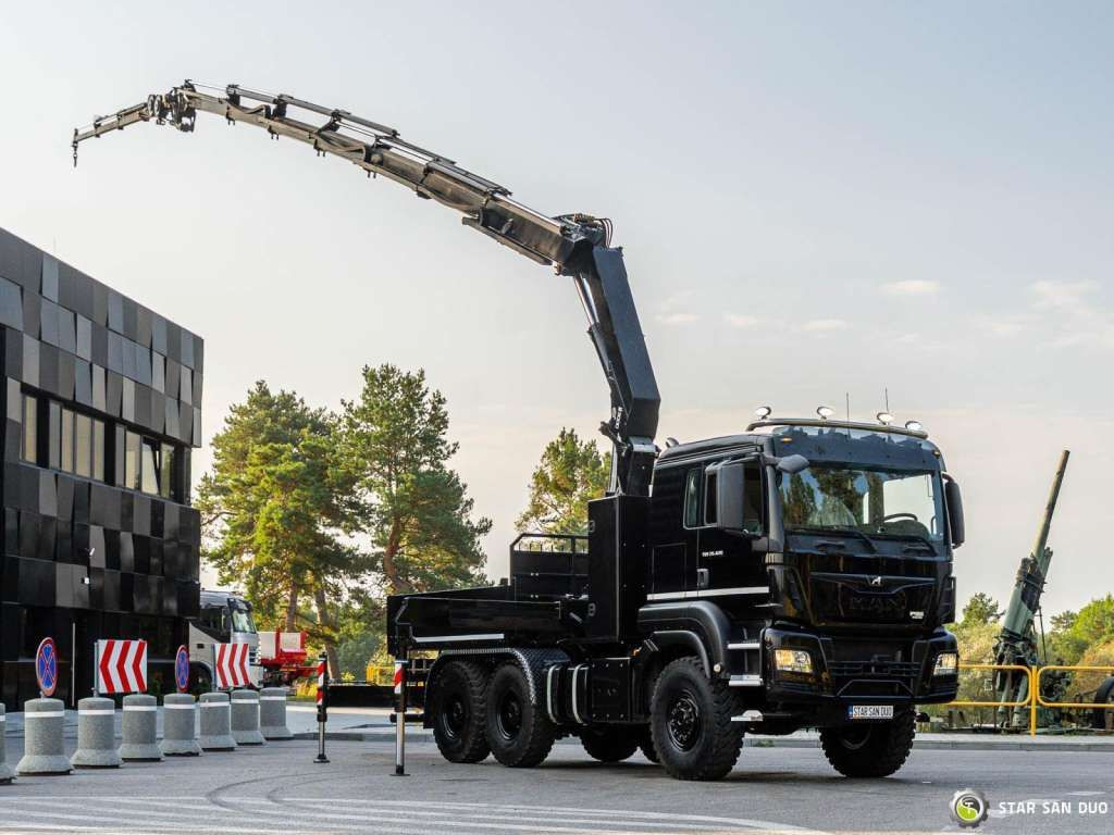 MAN TGS 26.420 6x6 HMF 3000 K6 Fly Jib Crane Basket - Caminhão grua: foto 2 MAN TGS 26.420 6x6 HMF 3000 K6 Fly Jib Crane Basket - Caminhão grua: foto 2