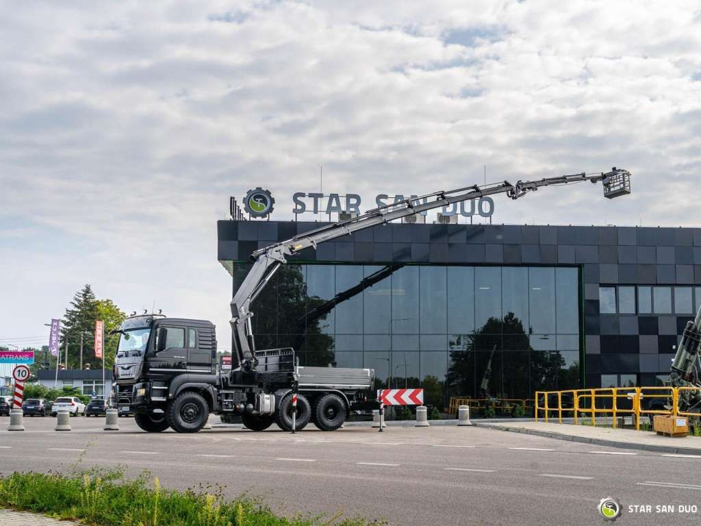 MAN TGS 26.420 6x6 HMF 3000 K6 Fly Jib Crane Basket - Caminhão grua: foto 3 MAN TGS 26.420 6x6 HMF 3000 K6 Fly Jib Crane Basket - Caminhão grua: foto 3