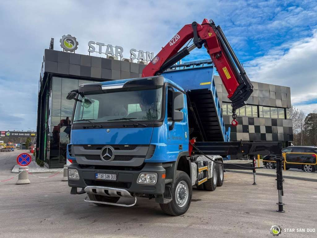Mercedes-Benz  ACTROS 3341 6x6 HMF 4220 K4 CRANE KIPPER - Caminhão basculante: foto 2 Mercedes-Benz  ACTROS 3341 6x6 HMF 4220 K4 CRANE KIPPER - Caminhão basculante: foto 2