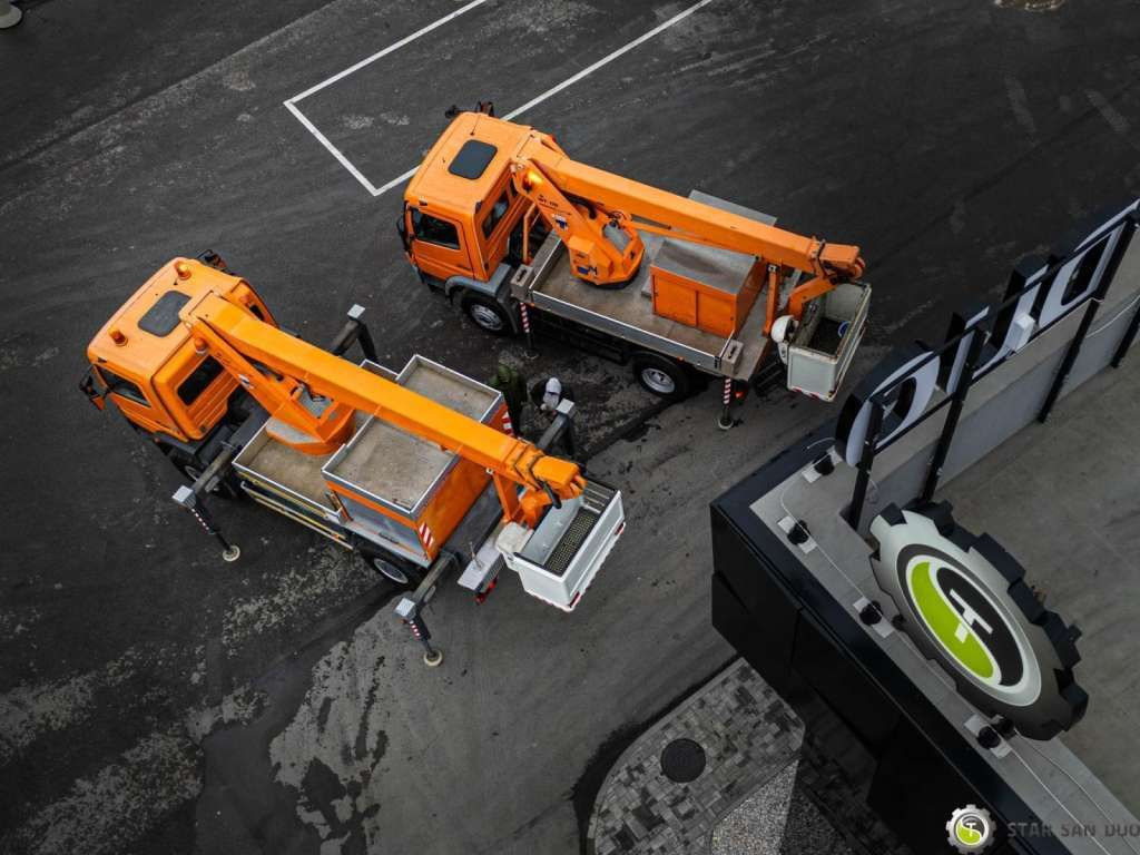 Mercedes-Benz ATEGO 1018 WUMAG WT 170 Platform Lift 17m - Caminhão com plataforma aérea: foto 3 Mercedes-Benz ATEGO 1018 WUMAG WT 170 Platform Lift 17m - Caminhão com plataforma aérea: foto 3