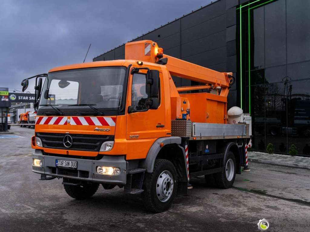 Mercedes-Benz ATEGO 1018 WUMAG WT 170 Platform Lift 17m - Caminhão com plataforma aérea: foto 2 Mercedes-Benz ATEGO 1018 WUMAG WT 170 Platform Lift 17m - Caminhão com plataforma aérea: foto 2