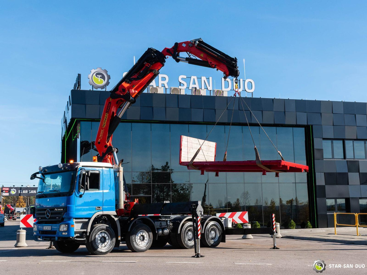 Caminhão grua : foto 6 Caminhão grua : foto 6
