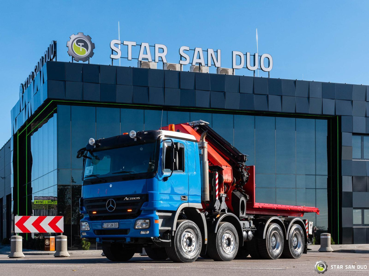 Caminhão grua : foto 8 Caminhão grua : foto 8