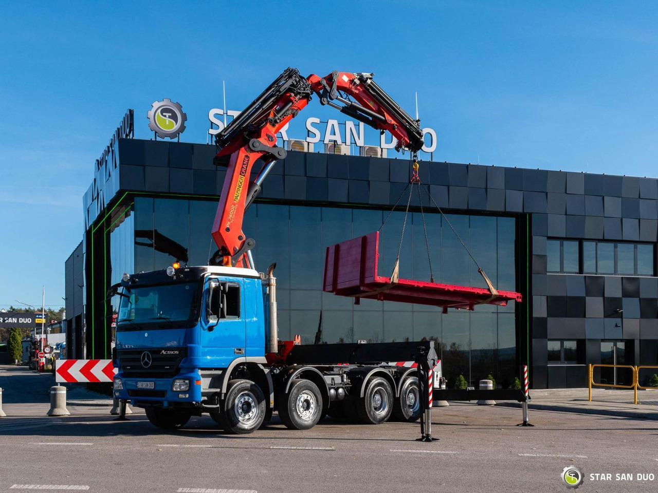 - Caminhão grua: foto 5 - Caminhão grua: foto 5