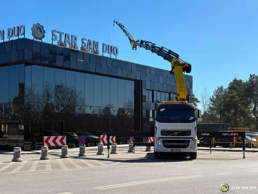Volvo FH 520 8x4 HMF ODIN K6 EURO 5 FLY JIB Crane - Caminhão grua: foto 2 Volvo FH 520 8x4 HMF ODIN K6 EURO 5 FLY JIB Crane - Caminhão grua: foto 2