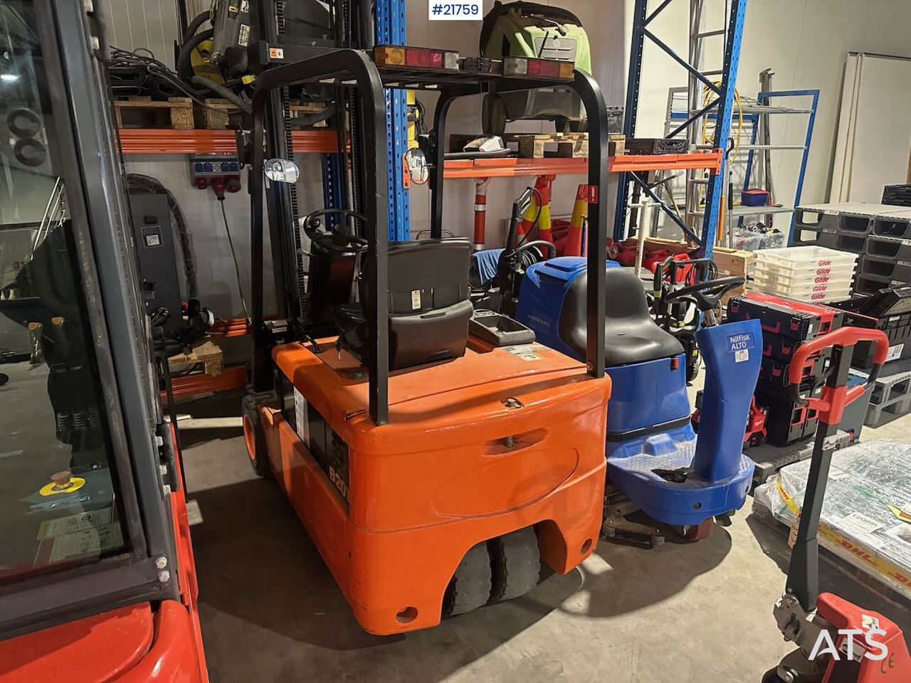 Daewoo B20T truck m/ 4,5 m løftehøyde - Semireboque baixa: foto 2 Daewoo B20T truck m/ 4,5 m løftehøyde - Semireboque baixa: foto 2