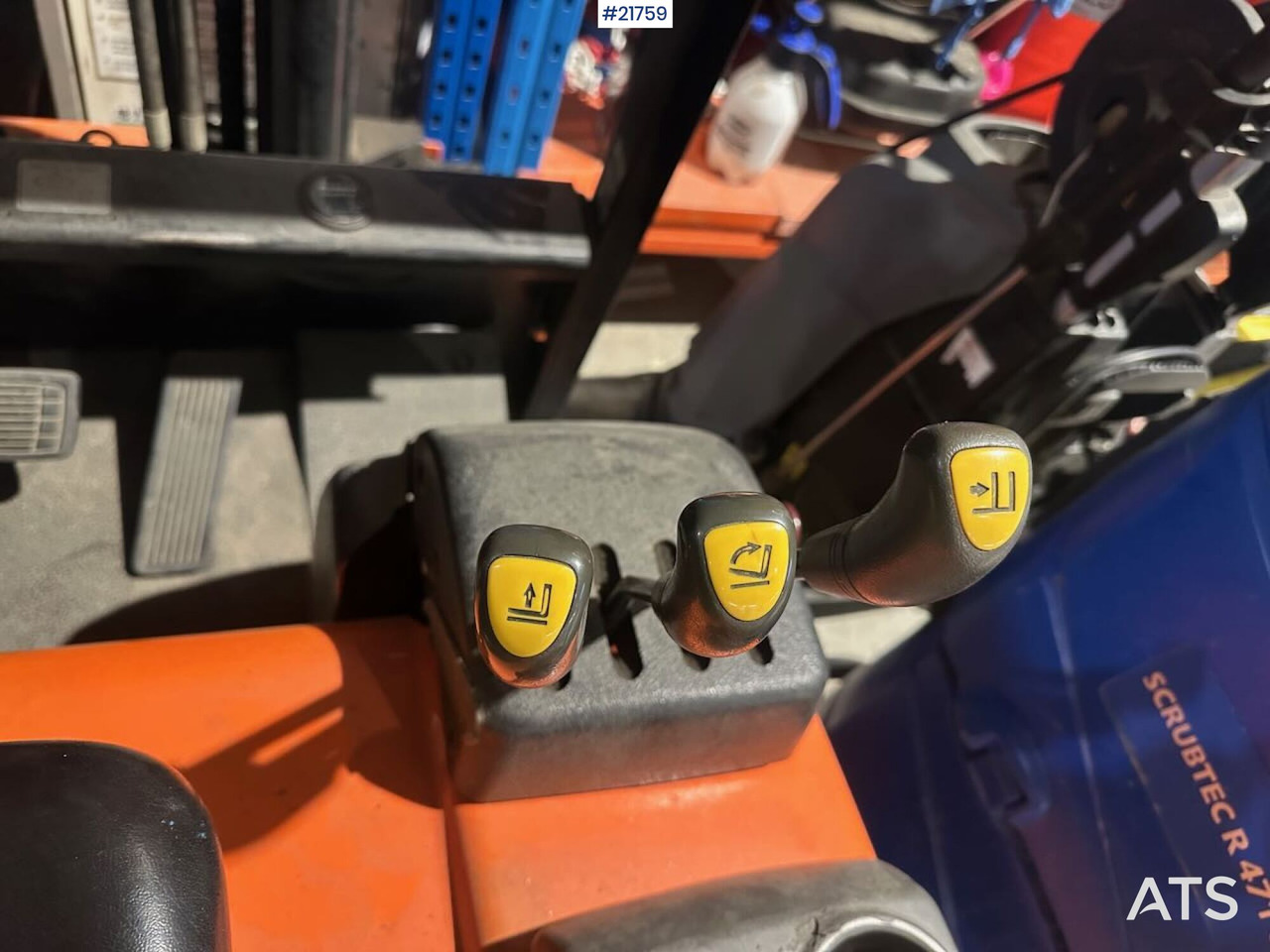 Daewoo B20T truck m/ 4,5 m løftehøyde - Semireboque baixa: foto 4 Daewoo B20T truck m/ 4,5 m løftehøyde - Semireboque baixa: foto 4