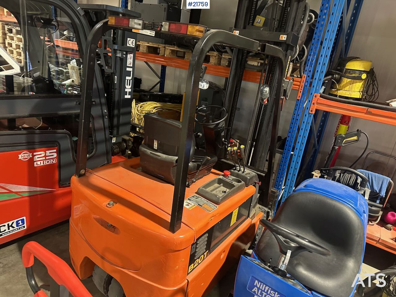 Daewoo B20T truck m/ 4,5 m løftehøyde - Semireboque baixa: foto 1 Daewoo B20T truck m/ 4,5 m løftehøyde - Semireboque baixa: foto 1