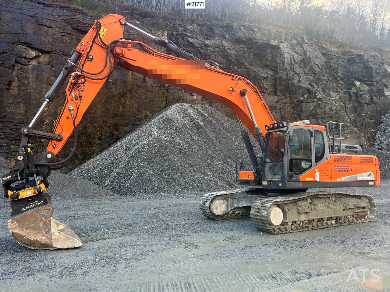 Doosan Dx300lc-5 Gravemaskin m/ rototilt og pusseskuffe - Escavadeira: foto 1 Doosan Dx300lc-5 Gravemaskin m/ rototilt og pusseskuffe - Escavadeira: foto 1