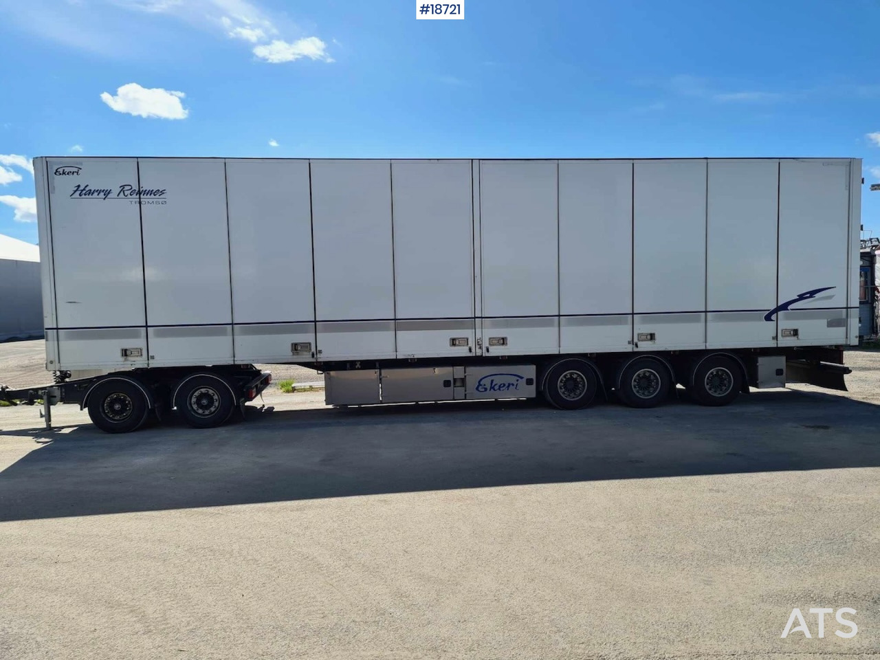 Ekeri 3-axle cabinet semitrailer w/ full side opening. - Reboque furgão: foto 2 Ekeri 3-axle cabinet semitrailer w/ full side opening. - Reboque furgão: foto 2