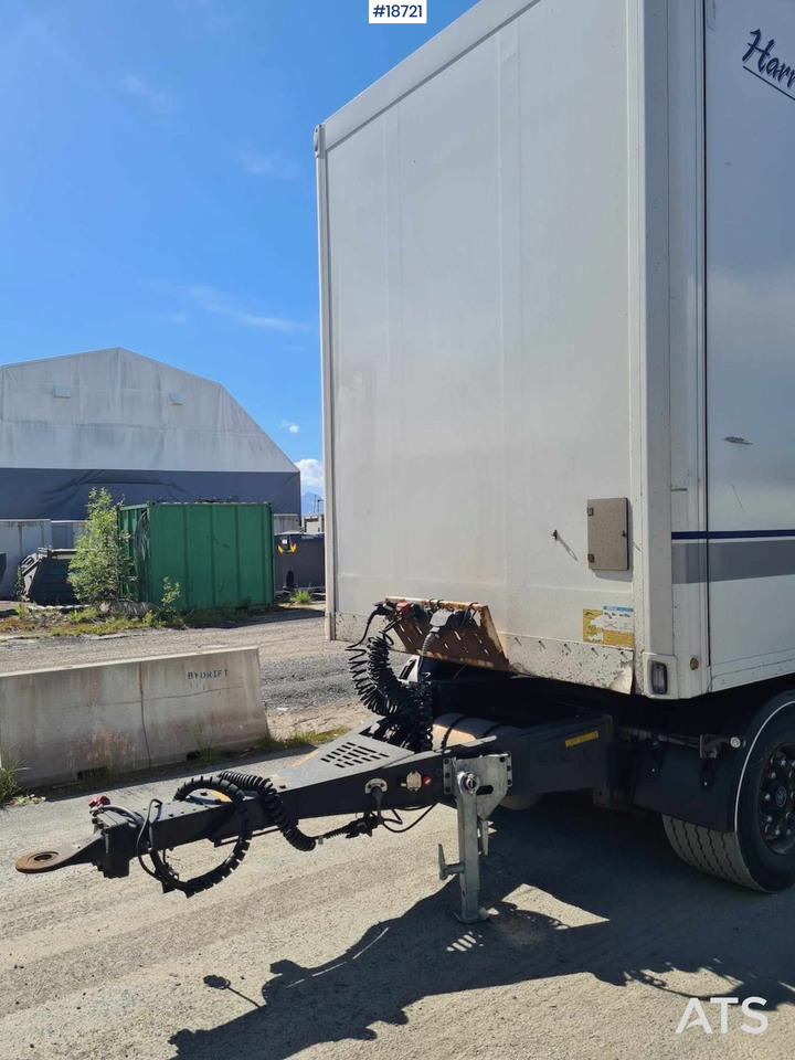 Ekeri 3-axle cabinet semitrailer w/ full side opening. - Reboque furgão: foto 4 Ekeri 3-axle cabinet semitrailer w/ full side opening. - Reboque furgão: foto 4