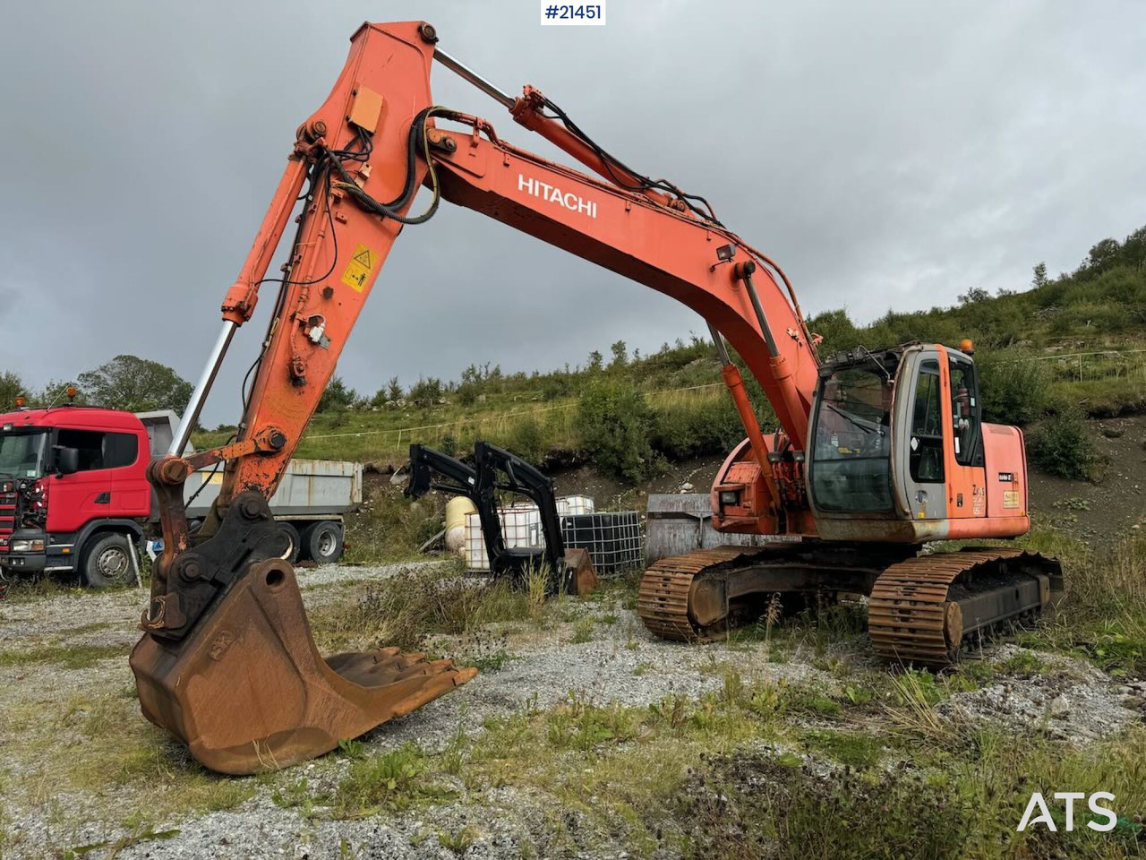 Hitachi ZX225 US - Escavadora de rastos: foto 1 Hitachi ZX225 US - Escavadora de rastos: foto 1