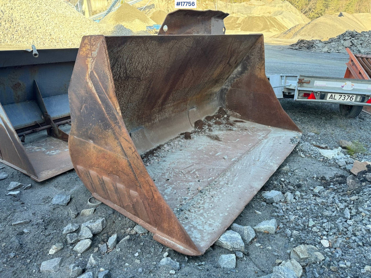 Hjullasterskuffe Hjullasterskuffe - Balde para carregadeiras de Máquina de construção: foto 1 Hjullasterskuffe Hjullasterskuffe - Balde para carregadeiras de Máquina de construção: foto 1