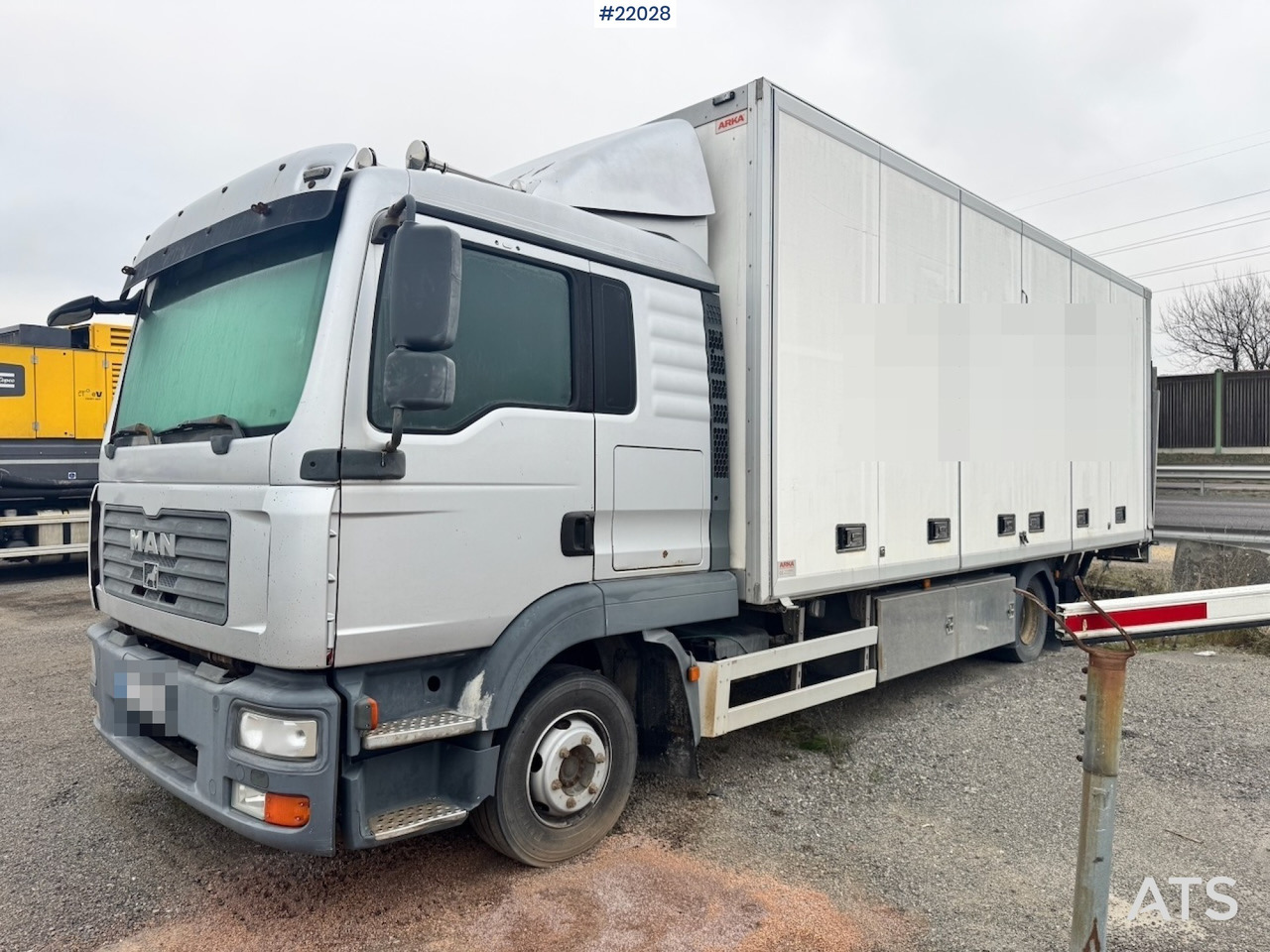MAN 2008 MAN TGL 12.210 4x2 Skapbil m/ full sideåpning - Caminhão furgão: foto 2 MAN 2008 MAN TGL 12.210 4x2 Skapbil m/ full sideåpning - Caminhão furgão: foto 2
