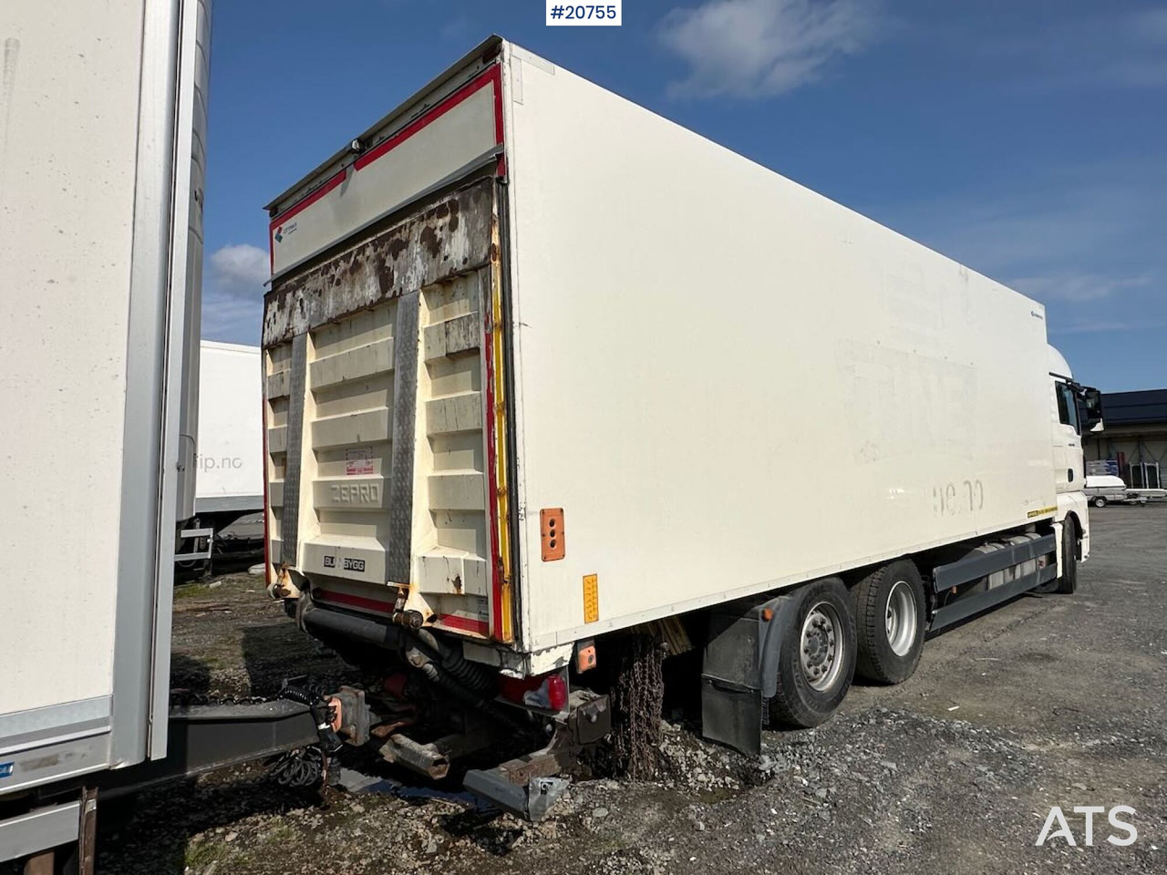 MAN TGX 26.480 6x2 skapbil m/ Bussbygg skap og lift - Caminhão furgão: foto 4 MAN TGX 26.480 6x2 skapbil m/ Bussbygg skap og lift - Caminhão furgão: foto 4