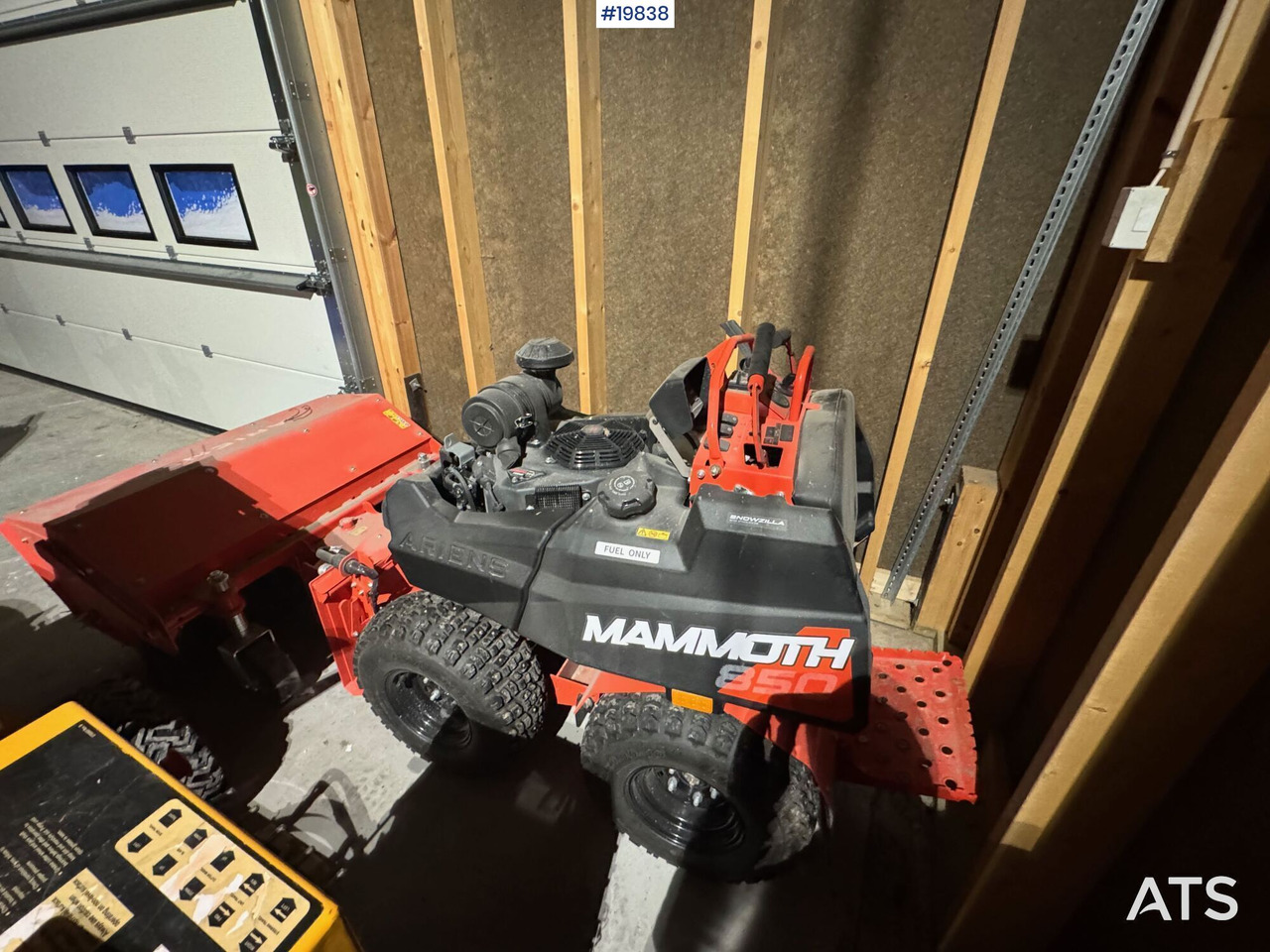 Mammoth 850 – Nesten ubrukt med snøfreser, saltspreder og kost - Máquina de construção: foto 3 Mammoth 850 – Nesten ubrukt med snøfreser, saltspreder og kost - Máquina de construção: foto 3