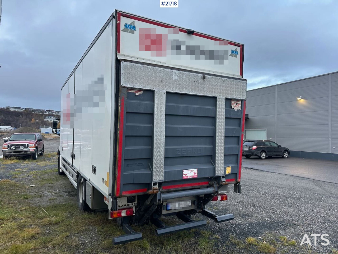 Mercedes Actros 1835 skapbil m/ Full sideåpning, aggregat, lift og 2 sett dekk - Caminhão furgão: foto 3 Mercedes Actros 1835 skapbil m/ Full sideåpning, aggregat, lift og 2 sett dekk - Caminhão furgão: foto 3