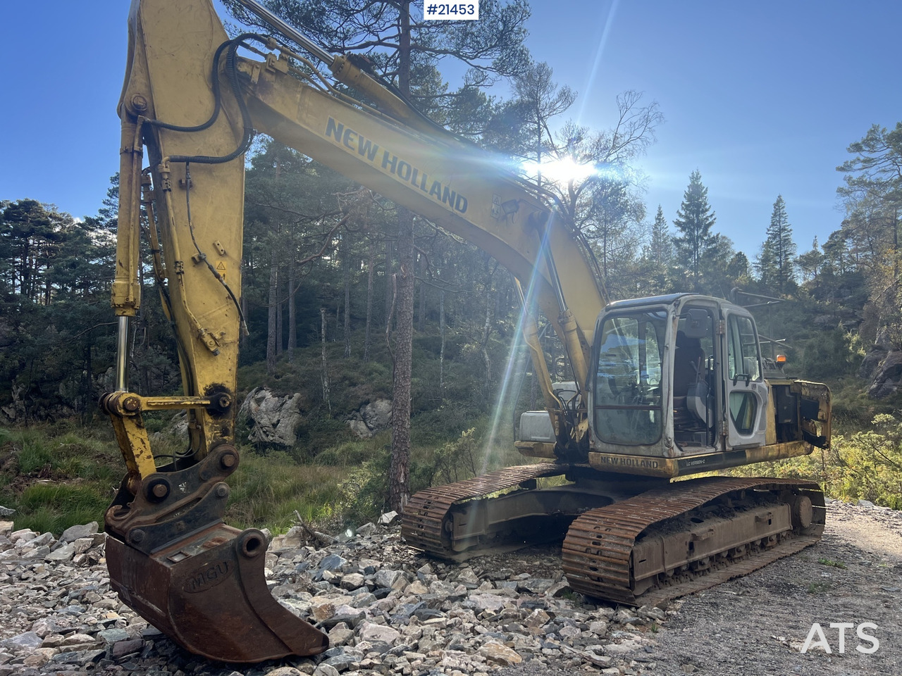 New Holland E215 Gravemaskin - Escavadora de rastos: foto 2 New Holland E215 Gravemaskin - Escavadora de rastos: foto 2