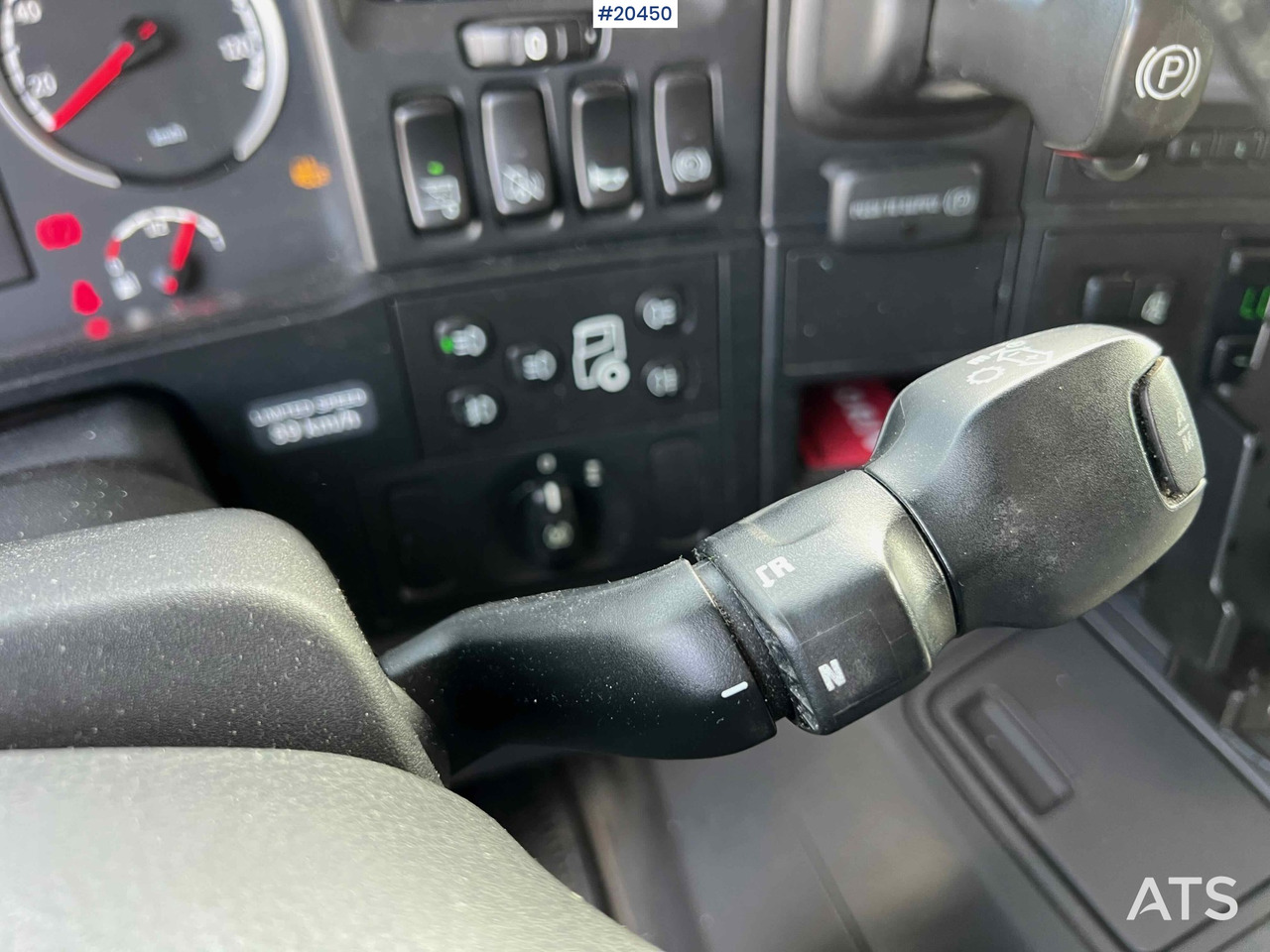 Caminhão furgão Scania P280: foto 18