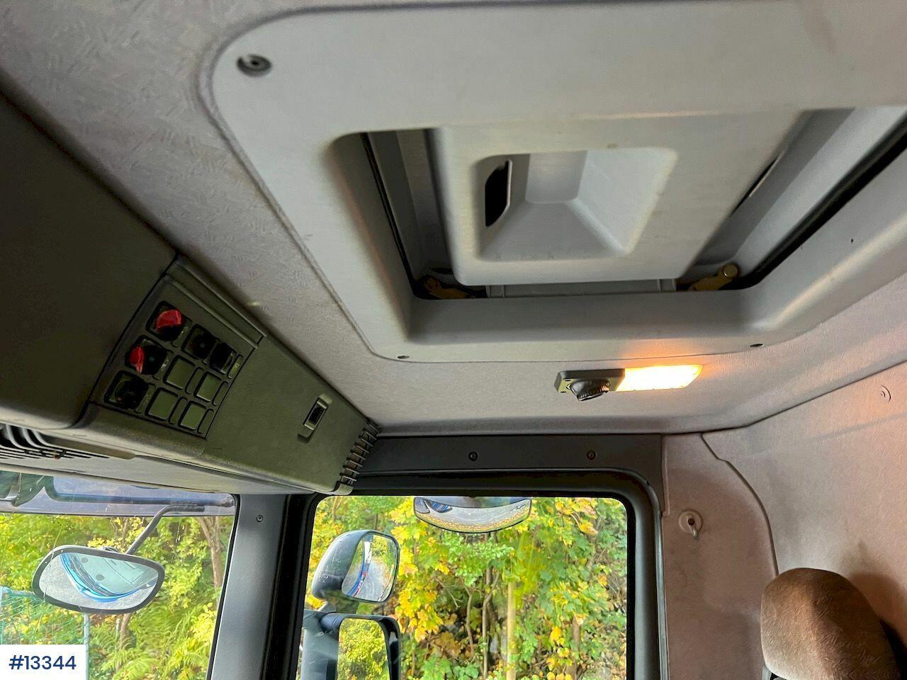 Caminhão basculante Scania P94G: foto 27