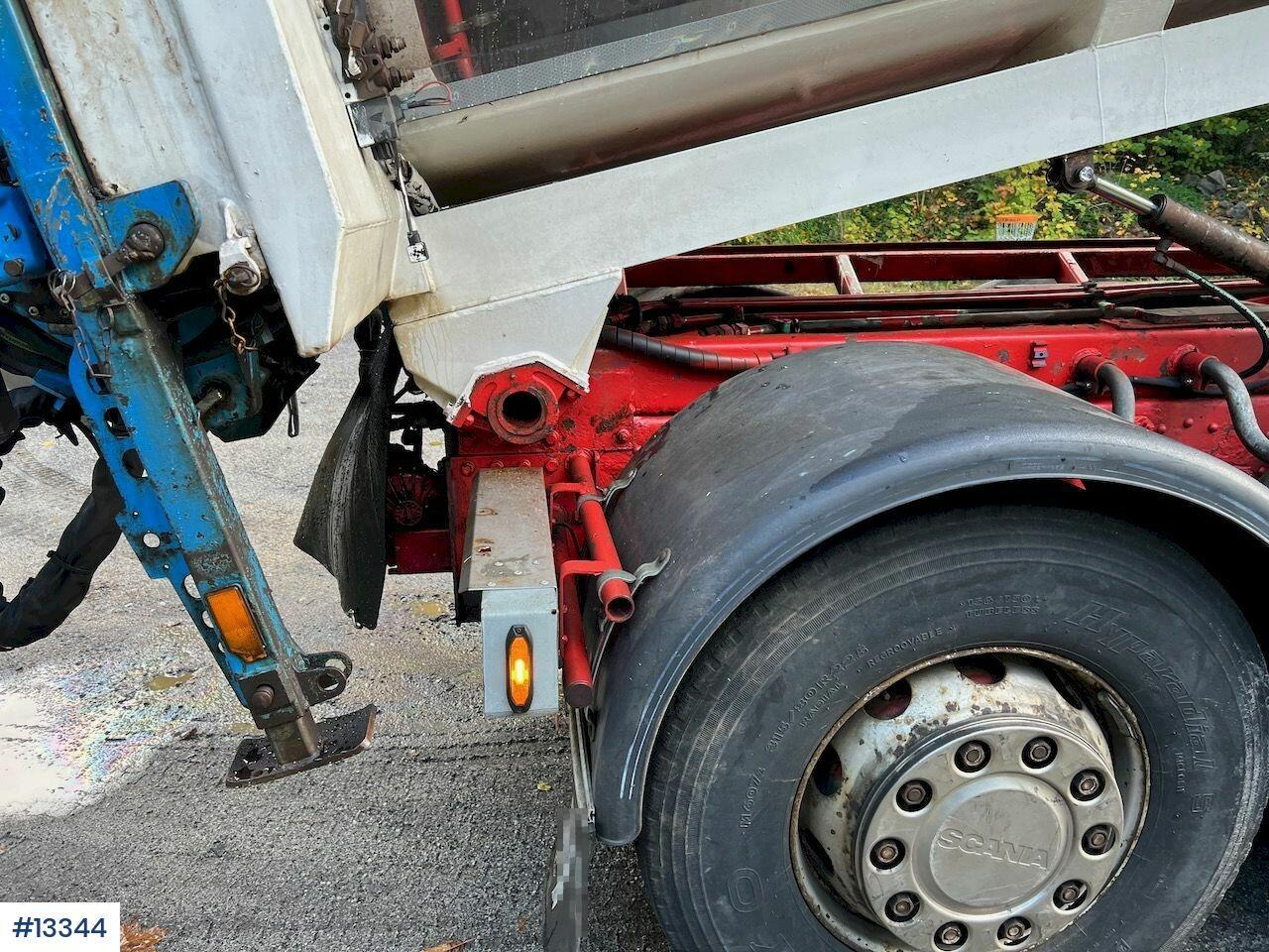 Caminhão basculante Scania P94G: foto 12