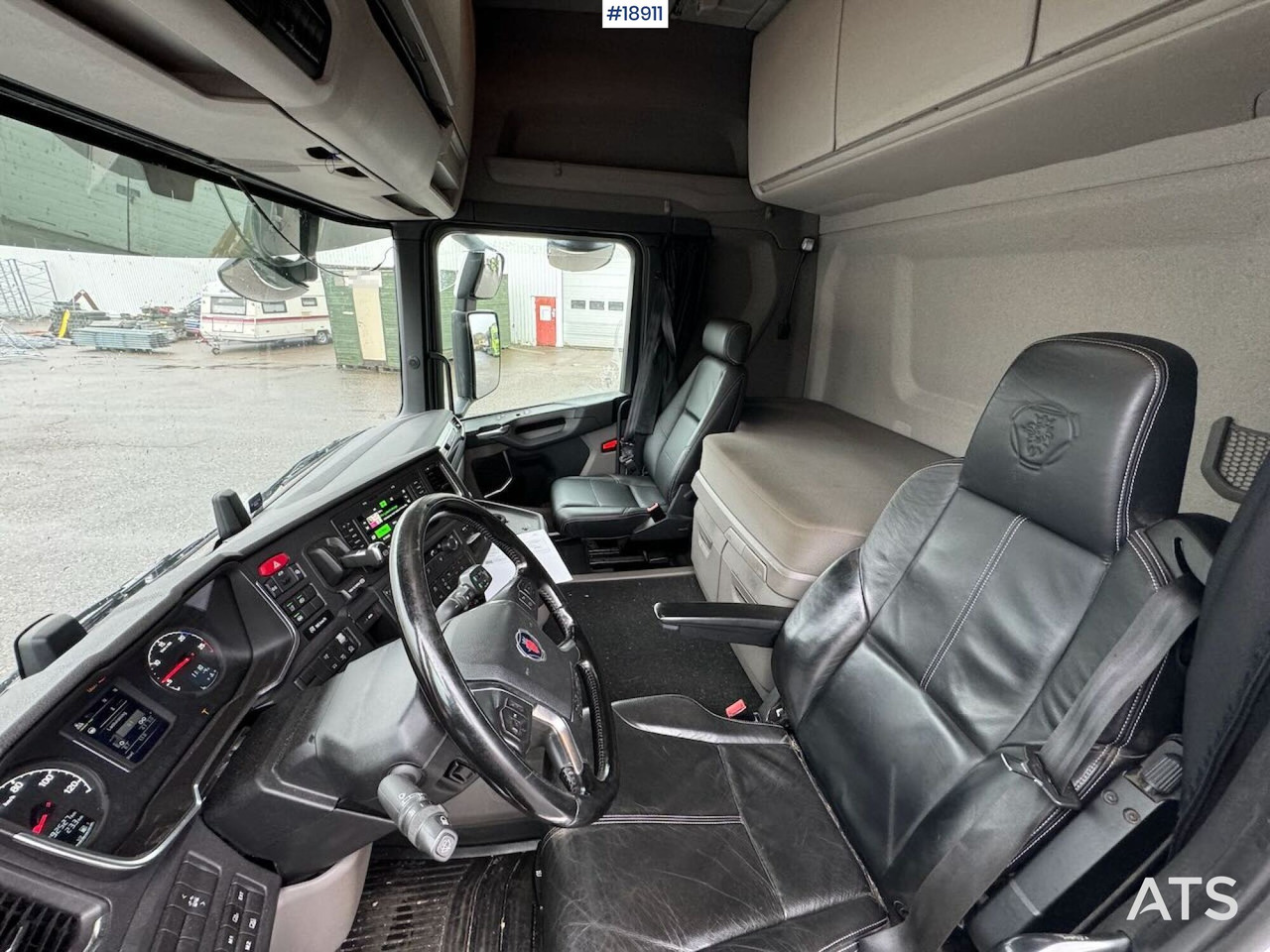 Fotografia de interior 1: Caminhão furgão Scania R500