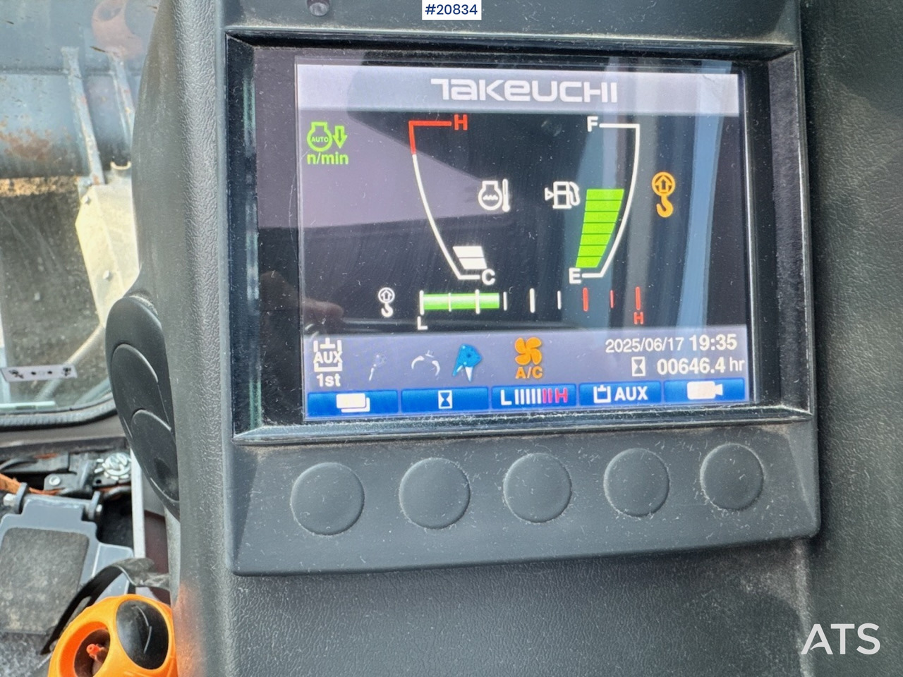 Locação de Takeuchi TB290-2 Takeuchi TB290-2: foto 34