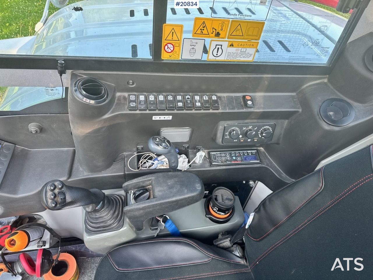 Locação de Takeuchi TB290-2 Takeuchi TB290-2: foto 38