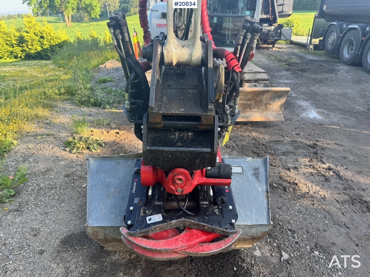 Locação de Takeuchi TB290-2 Takeuchi TB290-2: foto 17