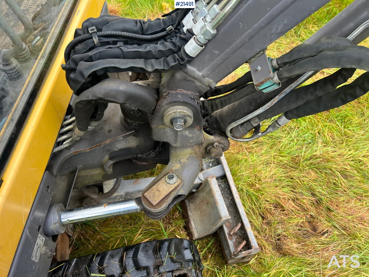 Mini escavadeira Volvo EC15B: foto 19